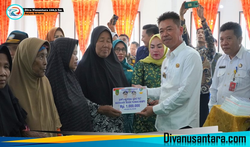 Bupati Rohil Langsung Salurkan 17.500 BLT di Rimba Melintang